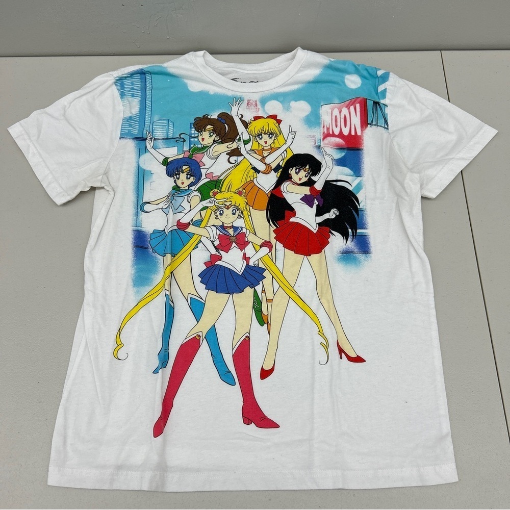 Vintage Sailor Moon Graphic Tee size L